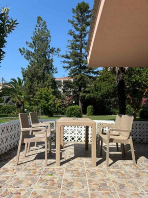 Garden Haven 100m from the Sea